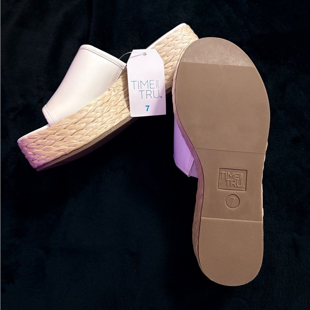 Sandals - Picture 2 of 3